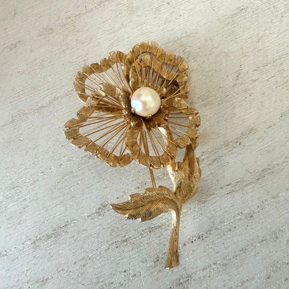 Vintage Brooks Gold Tone Wirework Flower Brooch